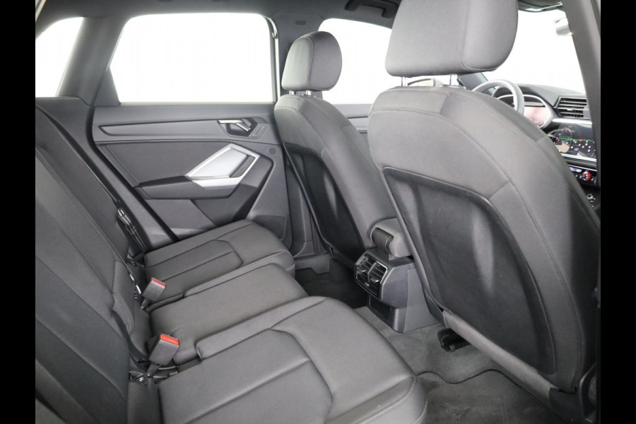 Audi Q3 35 TFSI Advanced Edition 150 pk S-tronic | Verlengde garantie | Navigatie | Gratis Winterset | Achteruitrijcamera | LED koplampen | Stoelverwarming |