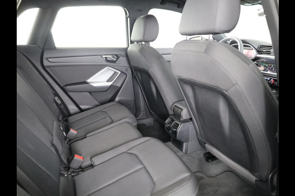 Audi Q3 35 TFSI Advanced Edition 150 pk S-tronic | Verlengde garantie | Navigatie | Gratis Winterset | Achteruitrijcamera | LED koplampen | Stoelverwarming |