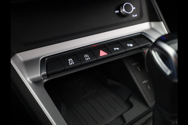 Audi Q3 35 TFSI Advanced Edition 150 pk S-tronic | Verlengde garantie | Navigatie | Gratis Winterset | Achteruitrijcamera | LED koplampen | Stoelverwarming |