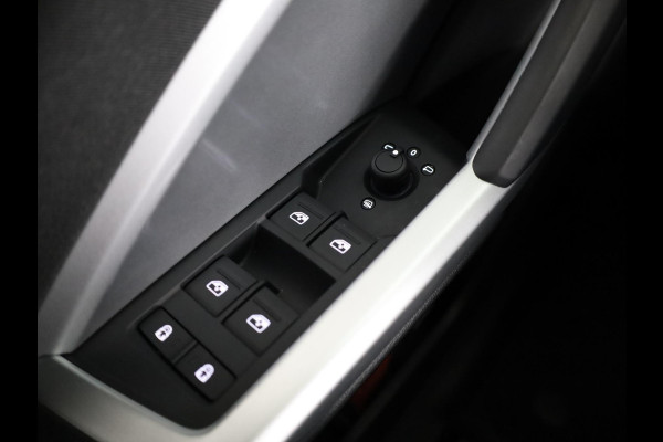 Audi Q3 35 TFSI Advanced Edition 150 pk S-tronic | Verlengde garantie | Navigatie | Gratis Winterset | Achteruitrijcamera | LED koplampen | Stoelverwarming |