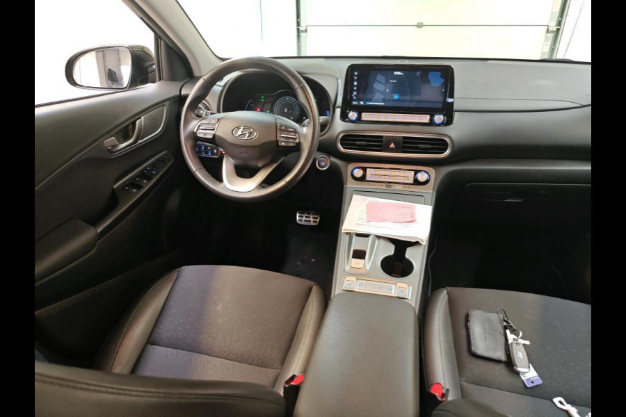 Hyundai Kona EV Fashion 64 kWh | Trekhaak | Navi | Carplay |