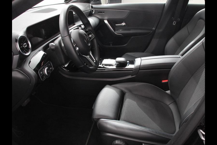 Mercedes-Benz CLA-Klasse Shooting Brake 250 e PHEV Progesive Automaat Navigatie Climate Control Camera Electrisch bedienbare achterklep verwarmbare voorstoelen Adaptive Cruise Control | Dab