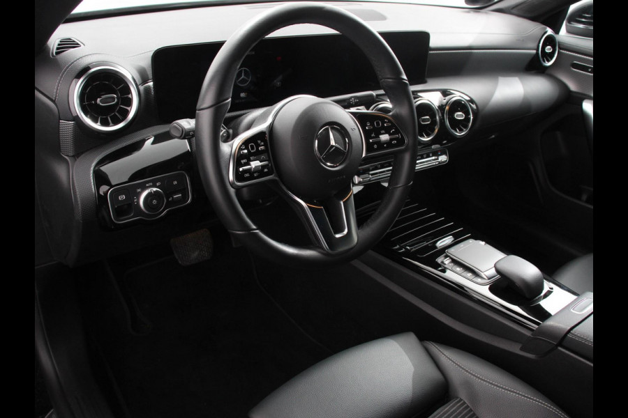 Mercedes-Benz CLA-Klasse Shooting Brake 250 e PHEV Progesive Automaat Navigatie Climate Control Camera Electrisch bedienbare achterklep verwarmbare voorstoelen Adaptive Cruise Control | Dab