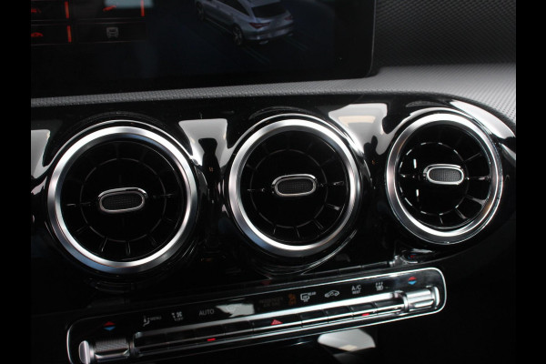 Mercedes-Benz CLA-Klasse Shooting Brake 250 e PHEV Progesive Automaat Navigatie Climate Control Camera Electrisch bedienbare achterklep verwarmbare voorstoelen Adaptive Cruise Control | Dab