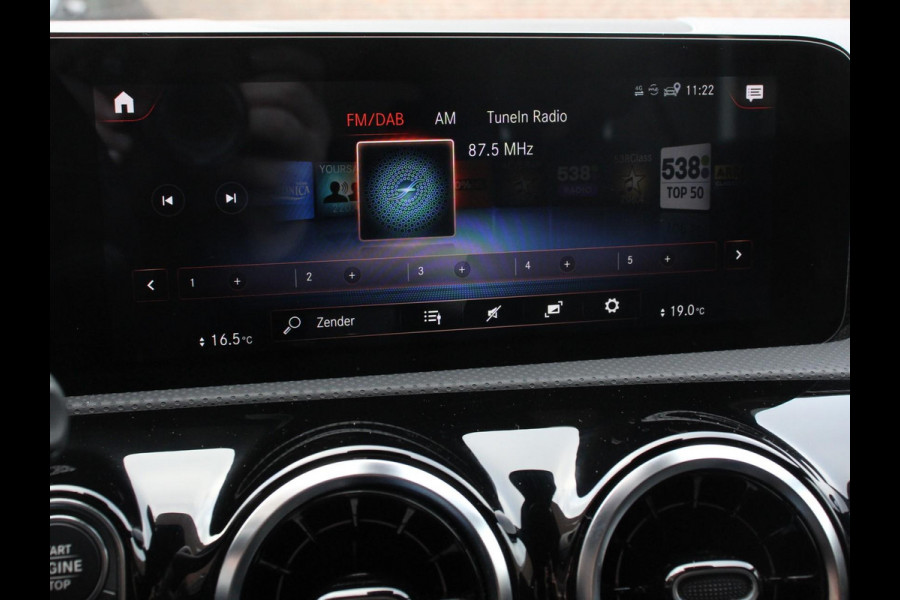 Mercedes-Benz CLA-Klasse Shooting Brake 250 e PHEV Progesive Automaat Navigatie Climate Control Camera Electrisch bedienbare achterklep verwarmbare voorstoelen Adaptive Cruise Control | Dab