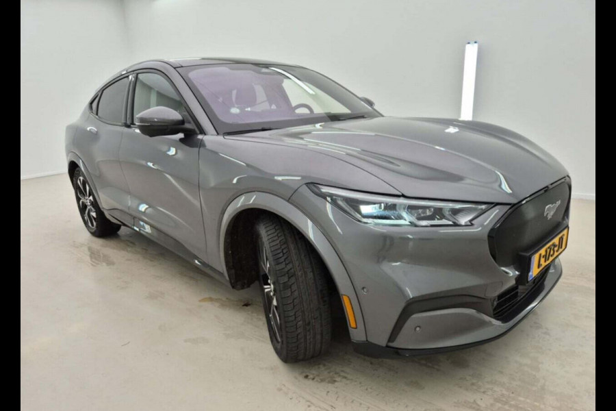 Ford Mustang Mach-E Extended First Edition AWD 98 kWh | Trekhaak | Leder | Navi | B&O Sound | 360 Camera |