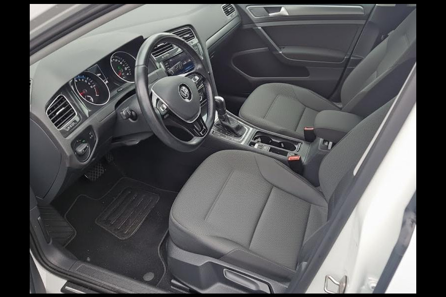 Volkswagen e-Golf E-DITION 136pk | Navi| Parksensors| LM-velgen| LED