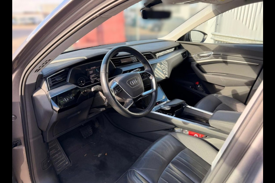 Audi e-tron e-tron 50 quattro Launch edition plus 71 kWh | Black Edition | Panoramadak | Memory Seats | Luchtvering | Adaptive Cruise Control | Keyless | Matrix LED | Leder | Stoelverwarming | NAP |