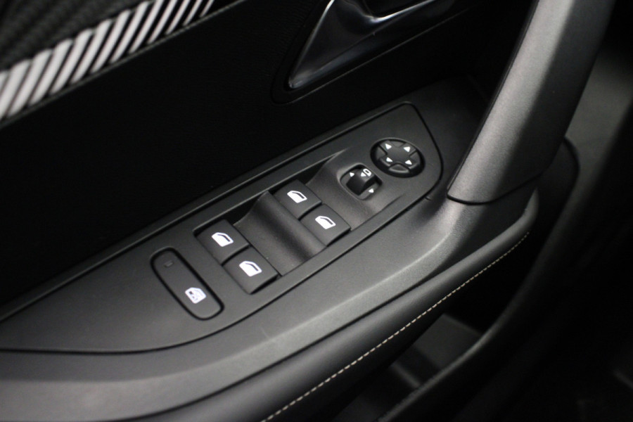 Peugeot 2008 1.2 PureTech Allure |Camera|Navi|
