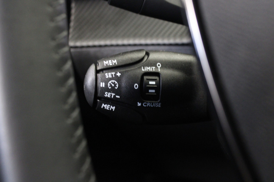 Peugeot 2008 1.2 PureTech Allure |Camera|Navi|