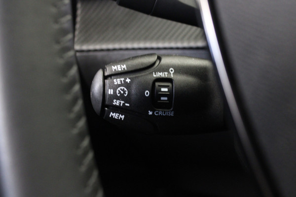 Peugeot 2008 1.2 PureTech Allure |Camera|Navi|