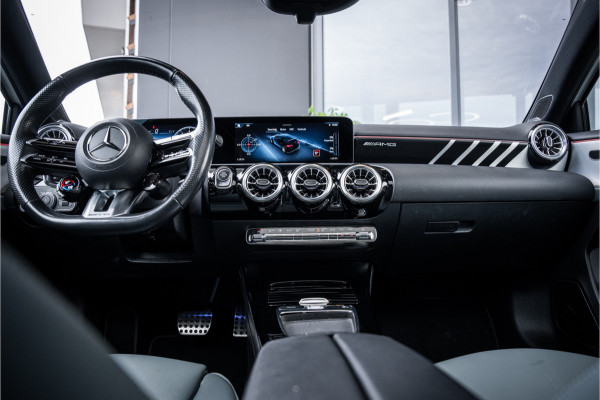 Mercedes-Benz A-Klasse AMG A35 4MATIC - Panorama | Burmester | Keyless | Camera | Stoelverwarming