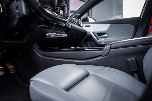 Mercedes-Benz A-Klasse AMG A35 4MATIC - Panorama | Burmester | Keyless | Camera | Stoelverwarming