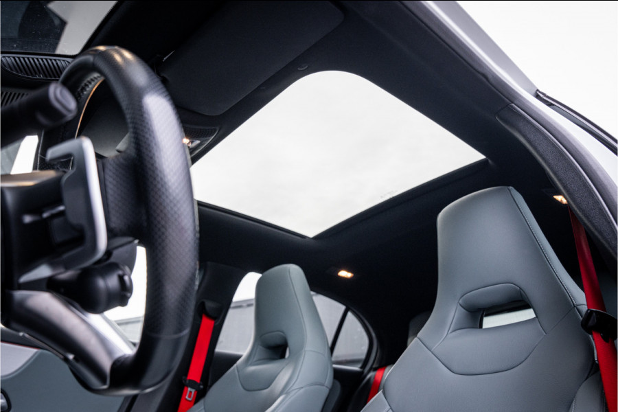 Mercedes-Benz A-Klasse AMG A35 4MATIC - Panorama | Burmester | Keyless | Camera | Stoelverwarming