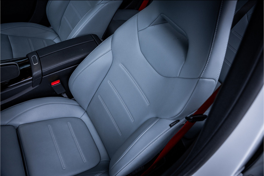 Mercedes-Benz A-Klasse AMG A35 4MATIC - Panorama | Burmester | Keyless | Camera | Stoelverwarming