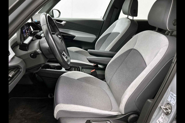 Volkswagen ID.3 First Plus 58 kWh | Stoelverwarming | Stuurverwarming | Camera | Adaptive Cruise Control | Navigatie | Standkachel | Keyless | Parkeersensoren | LED | Apple Carplay | BTW |