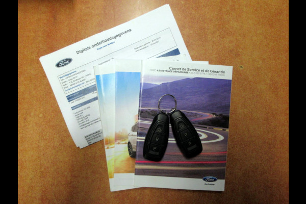 Ford Kuga 1.5 EcoBoost ST Line Automaat *Zeer mooi!*