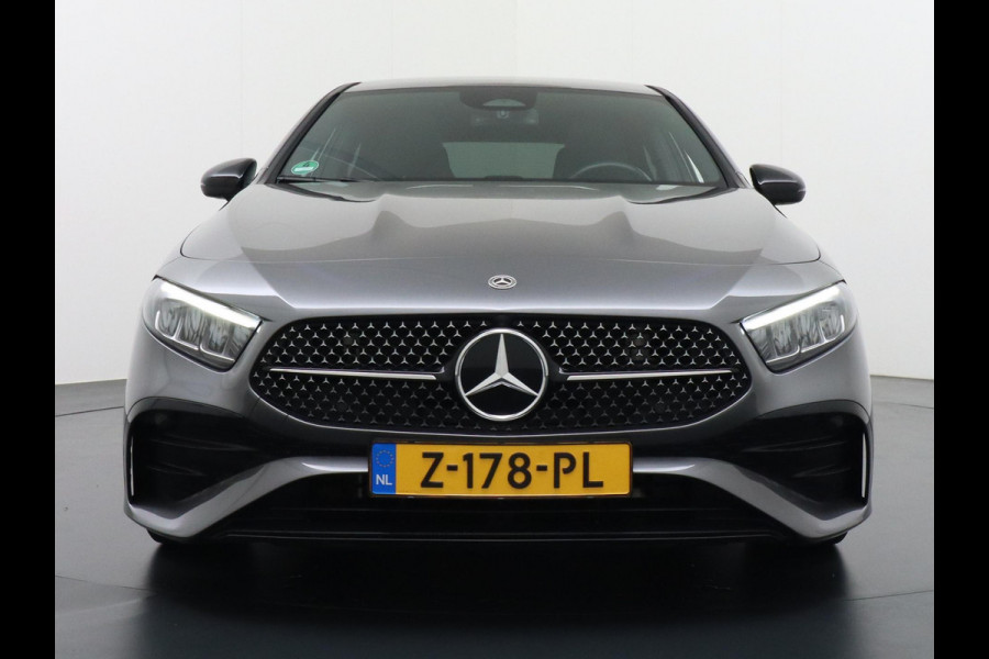 Mercedes-Benz A-Klasse 200 AMG Line FACELIFT | 163PK | Night-pakket | Panoramadak | Ambienteverlichting | Dodehoek | Mountaingrau | Rijklaar + 12 mnd BOVAG garantie