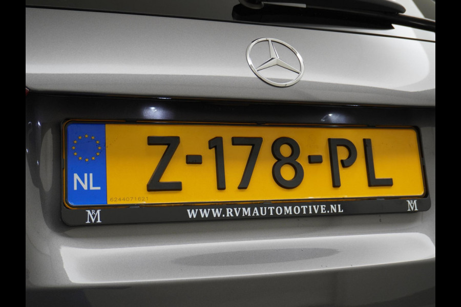 Mercedes-Benz A-Klasse 200 AMG Line FACELIFT | 163PK | Night-pakket | Panoramadak | Ambienteverlichting | Dodehoek | Mountaingrau | Rijklaar + 12 mnd BOVAG garantie