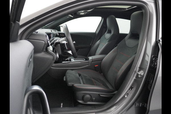 Mercedes-Benz A-Klasse 200 AMG Line FACELIFT | 163PK | Night-pakket | Panoramadak | Ambienteverlichting | Dodehoek | Mountaingrau | Rijklaar + 12 mnd BOVAG garantie