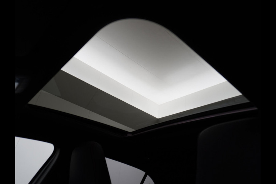 Mercedes-Benz A-Klasse 200 AMG Line FACELIFT | 163PK | Night-pakket | Panoramadak | Ambienteverlichting | Dodehoek | Mountaingrau | Rijklaar + 12 mnd BOVAG garantie