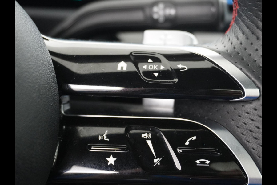 Mercedes-Benz A-Klasse 200 AMG Line FACELIFT | 163PK | Night-pakket | Panoramadak | Ambienteverlichting | Dodehoek | Mountaingrau | Rijklaar + 12 mnd BOVAG garantie