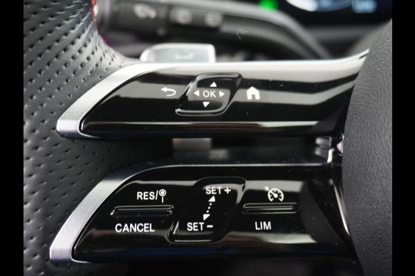 Mercedes-Benz A-Klasse 200 AMG Line FACELIFT | 163PK | Night-pakket | Panoramadak | Ambienteverlichting | Dodehoek | Mountaingrau | Rijklaar + 12 mnd BOVAG garantie