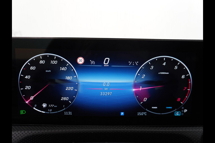 Mercedes-Benz A-Klasse 200 AMG Line FACELIFT | 163PK | Night-pakket | Panoramadak | Ambienteverlichting | Dodehoek | Mountaingrau | Rijklaar + 12 mnd BOVAG garantie
