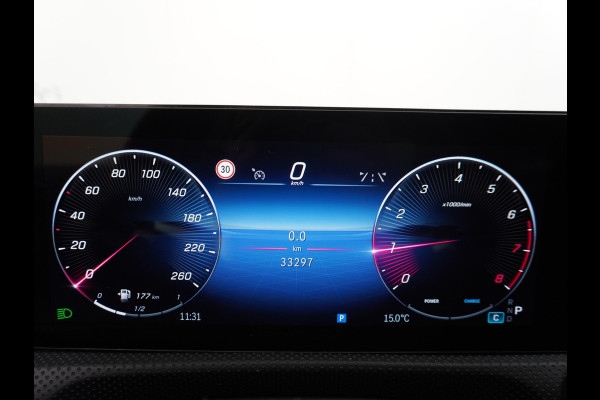 Mercedes-Benz A-Klasse 200 AMG Line FACELIFT | 163PK | Night-pakket | Panoramadak | Ambienteverlichting | Dodehoek | Mountaingrau | Rijklaar + 12 mnd BOVAG garantie