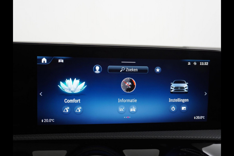 Mercedes-Benz A-Klasse 200 AMG Line FACELIFT | 163PK | Night-pakket | Panoramadak | Ambienteverlichting | Dodehoek | Mountaingrau | Rijklaar + 12 mnd BOVAG garantie