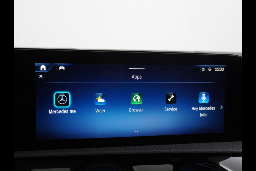 Mercedes-Benz A-Klasse 200 AMG Line FACELIFT | 163PK | Night-pakket | Panoramadak | Ambienteverlichting | Dodehoek | Mountaingrau | Rijklaar + 12 mnd BOVAG garantie