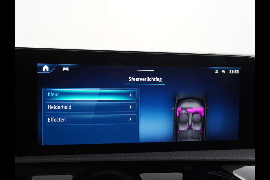 Mercedes-Benz A-Klasse 200 AMG Line FACELIFT | 163PK | Night-pakket | Panoramadak | Ambienteverlichting | Dodehoek | Mountaingrau | Rijklaar + 12 mnd BOVAG garantie