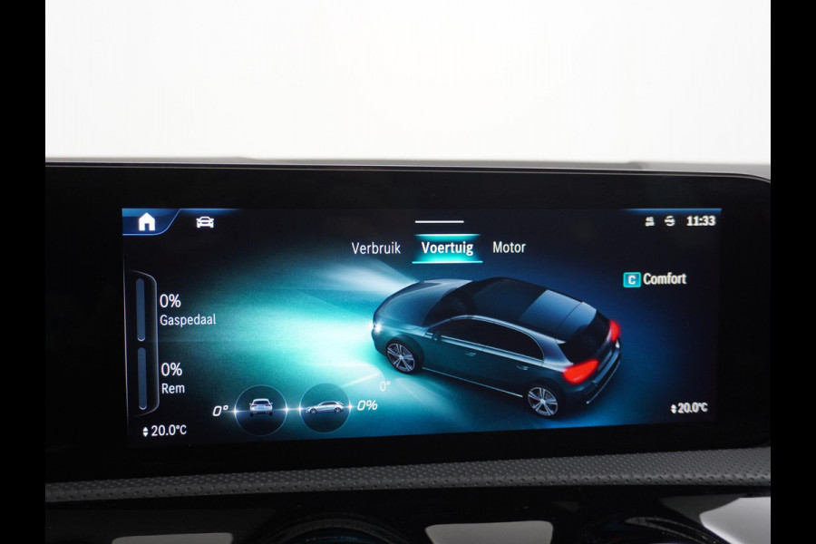 Mercedes-Benz A-Klasse 200 AMG Line FACELIFT | 163PK | Night-pakket | Panoramadak | Ambienteverlichting | Dodehoek | Mountaingrau | Rijklaar + 12 mnd BOVAG garantie