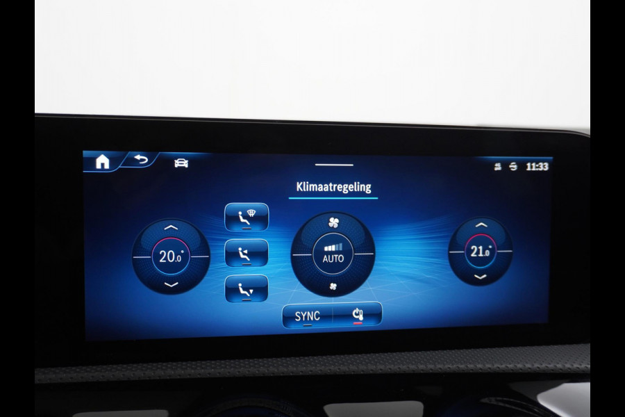 Mercedes-Benz A-Klasse 200 AMG Line FACELIFT | 163PK | Night-pakket | Panoramadak | Ambienteverlichting | Dodehoek | Mountaingrau | Rijklaar + 12 mnd BOVAG garantie