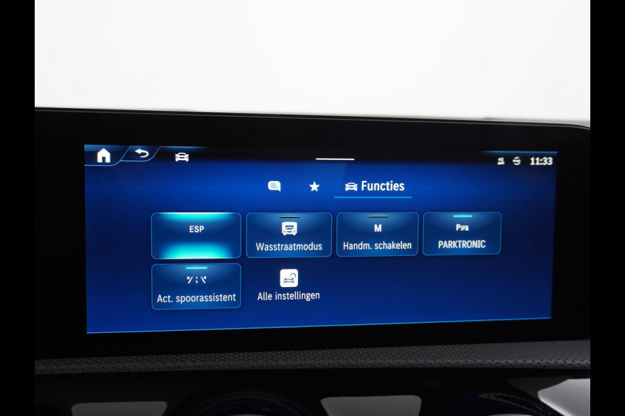 Mercedes-Benz A-Klasse 200 AMG Line FACELIFT | 163PK | Night-pakket | Panoramadak | Ambienteverlichting | Dodehoek | Mountaingrau | Rijklaar + 12 mnd BOVAG garantie