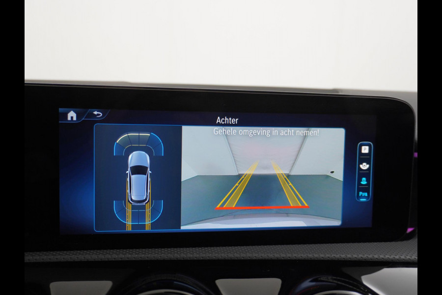 Mercedes-Benz A-Klasse 200 AMG Line FACELIFT | 163PK | Night-pakket | Panoramadak | Ambienteverlichting | Dodehoek | Mountaingrau | Rijklaar + 12 mnd BOVAG garantie