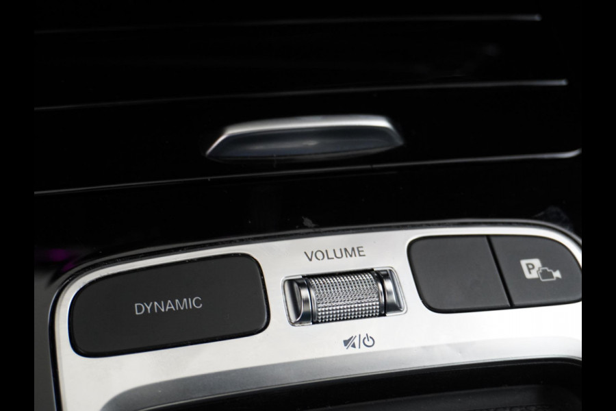 Mercedes-Benz A-Klasse 200 AMG Line FACELIFT | 163PK | Night-pakket | Panoramadak | Ambienteverlichting | Dodehoek | Mountaingrau | Rijklaar + 12 mnd BOVAG garantie