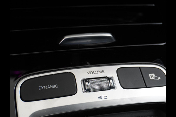 Mercedes-Benz A-Klasse 200 AMG Line FACELIFT | 163PK | Night-pakket | Panoramadak | Ambienteverlichting | Dodehoek | Mountaingrau | Rijklaar + 12 mnd BOVAG garantie