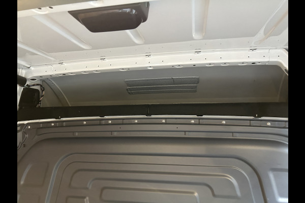 Mercedes-Benz Sprinter 317 CDI L2 H2 MBUX / 360 Camera / Navigatie / Parkeersensoren / Cruise control / Airco / 270 Graden achterdeuren