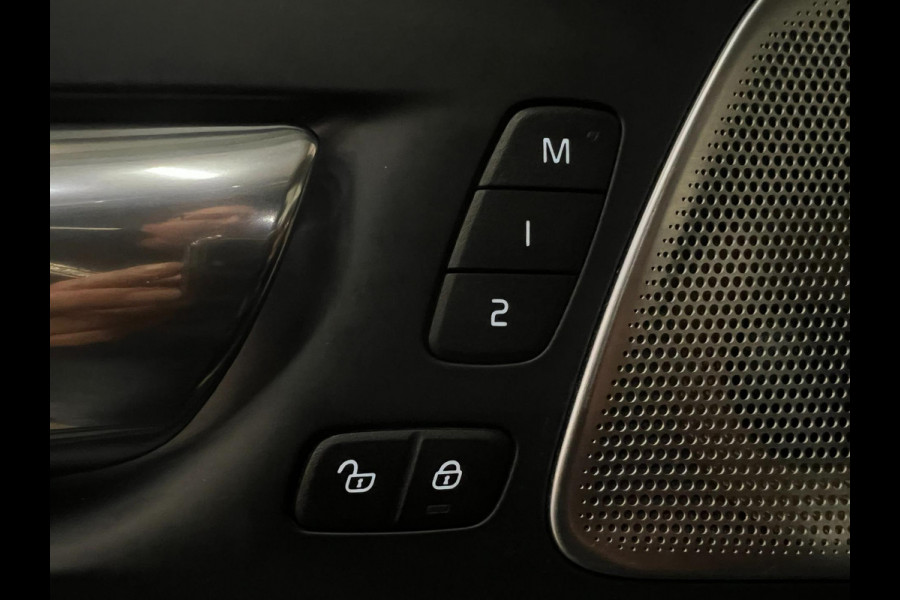Volvo XC60 2.0 T8 Twin Engine AWD Inscription / BTW / B&W / Masaage