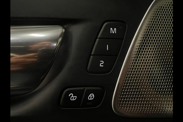 Volvo XC60 2.0 T8 Twin Engine AWD Inscription / BTW / B&W / Masaage