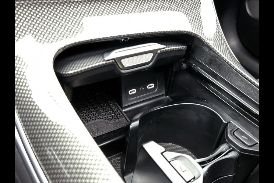 Mercedes-Benz C-Klasse Estate 300 e AMG Plug-In Hybride AMG Line | Night Pakket | Panorama Schuif-Kanteldak | Alarm Klasse 3 | KeyLess-Go | Easy Pack Achterklep. Inclusief 48 maanden Mercedes-Benz Certified garantie voor Europa.