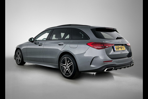Mercedes-Benz C-Klasse Estate 300 e AMG Plug-In Hybride AMG Line | Night Pakket | Panorama Schuif-Kanteldak | Alarm Klasse 3 | KeyLess-Go | Easy Pack Achterklep. Inclusief 48 maanden Mercedes-Benz Certified garantie voor Europa.