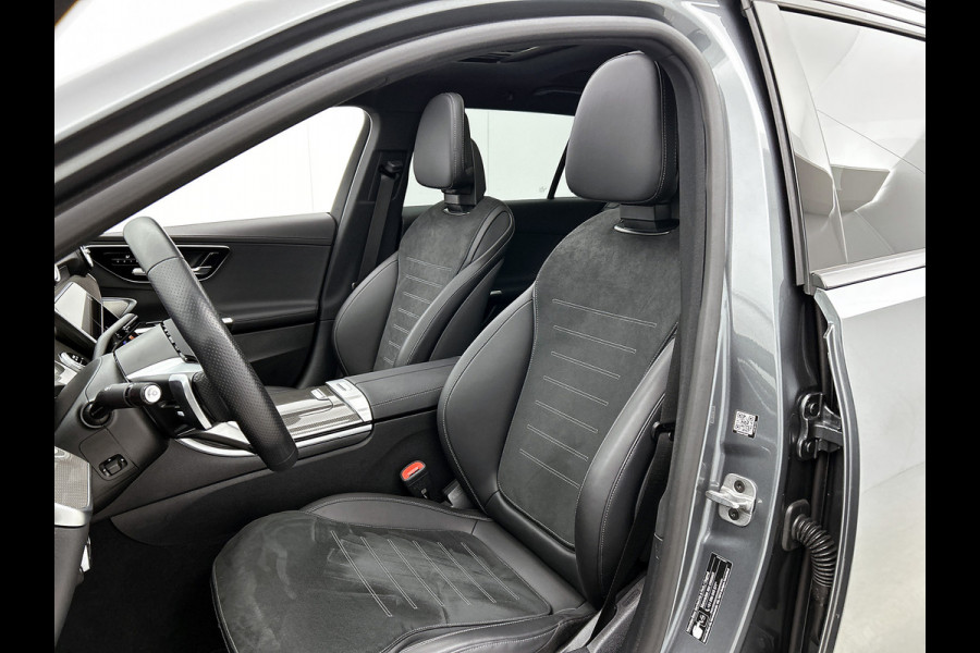 Mercedes-Benz C-Klasse Estate 300 e AMG Plug-In Hybride AMG Line | Night Pakket | Panorama Schuif-Kanteldak | Alarm Klasse 3 | KeyLess-Go | Easy Pack Achterklep. Inclusief 48 maanden Mercedes-Benz Certified garantie voor Europa.