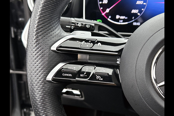 Mercedes-Benz C-Klasse Estate 300 e AMG Plug-In Hybride AMG Line | Night Pakket | Panorama Schuif-Kanteldak | Alarm Klasse 3 | KeyLess-Go | Easy Pack Achterklep. Inclusief 48 maanden Mercedes-Benz Certified garantie voor Europa.