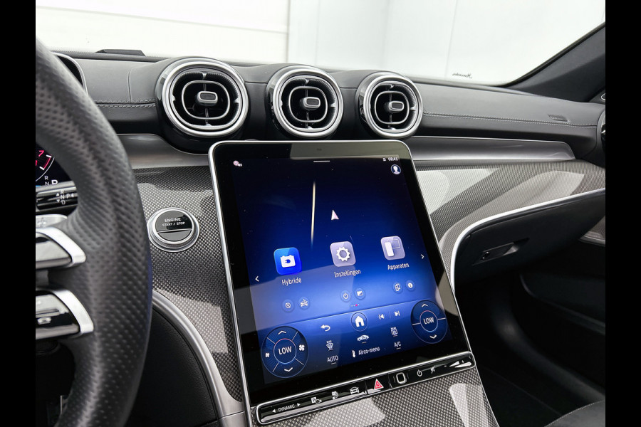 Mercedes-Benz C-Klasse Estate 300 e AMG Plug-In Hybride AMG Line | Night Pakket | Panorama Schuif-Kanteldak | Alarm Klasse 3 | KeyLess-Go | Easy Pack Achterklep. Inclusief 48 maanden Mercedes-Benz Certified garantie voor Europa.