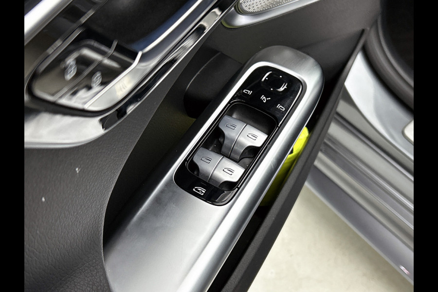Mercedes-Benz C-Klasse Estate 300 e AMG Plug-In Hybride AMG Line | Night Pakket | Panorama Schuif-Kanteldak | Alarm Klasse 3 | KeyLess-Go | Easy Pack Achterklep. Inclusief 48 maanden Mercedes-Benz Certified garantie voor Europa.