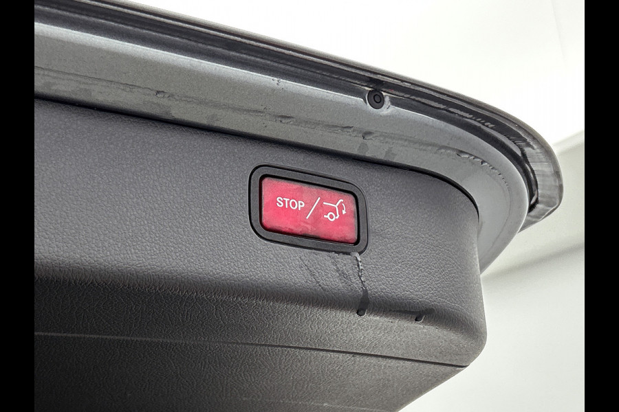 Mercedes-Benz C-Klasse Estate 300 e AMG Plug-In Hybride AMG Line | Night Pakket | Panorama Schuif-Kanteldak | Alarm Klasse 3 | KeyLess-Go | Easy Pack Achterklep. Inclusief 48 maanden Mercedes-Benz Certified garantie voor Europa.