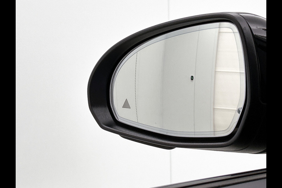 Mercedes-Benz C-Klasse Estate 300 e AMG Plug-In Hybride AMG Line | Night Pakket | Panorama Schuif-Kanteldak | Alarm Klasse 3 | KeyLess-Go | Easy Pack Achterklep. Inclusief 48 maanden Mercedes-Benz Certified garantie voor Europa.