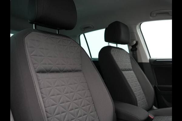 Volkswagen Tiguan 1.4 TSI eHybrid Elegance Plug In Hybrid 245pk Dealer O.H. PHEV | Trekhaak Af Fabriek | Adaptive Cruise | IQ Light | Camera | Stoelen & Stuur Verwarmd | Apple Carplay | Blis | Navigatie | DAB |